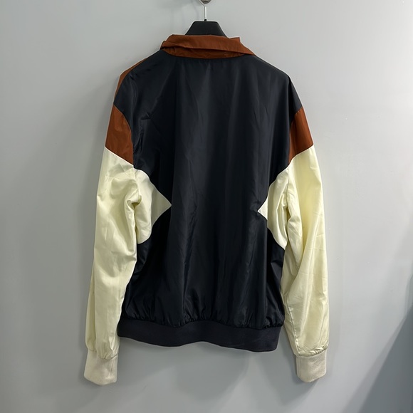 Retro Style Windbreaker - Picture 2 of 4